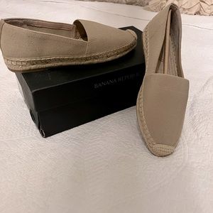 🤎Classy women’s size 7.5 brand new Banana Republic espadrilles .